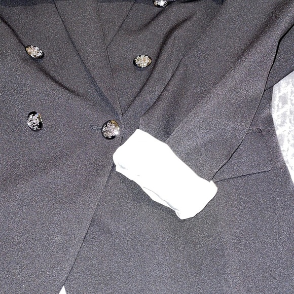 Crosby. Double Breasted Lined Blazer.  Black with gray lining. Size 6. - Picture 7 of 12